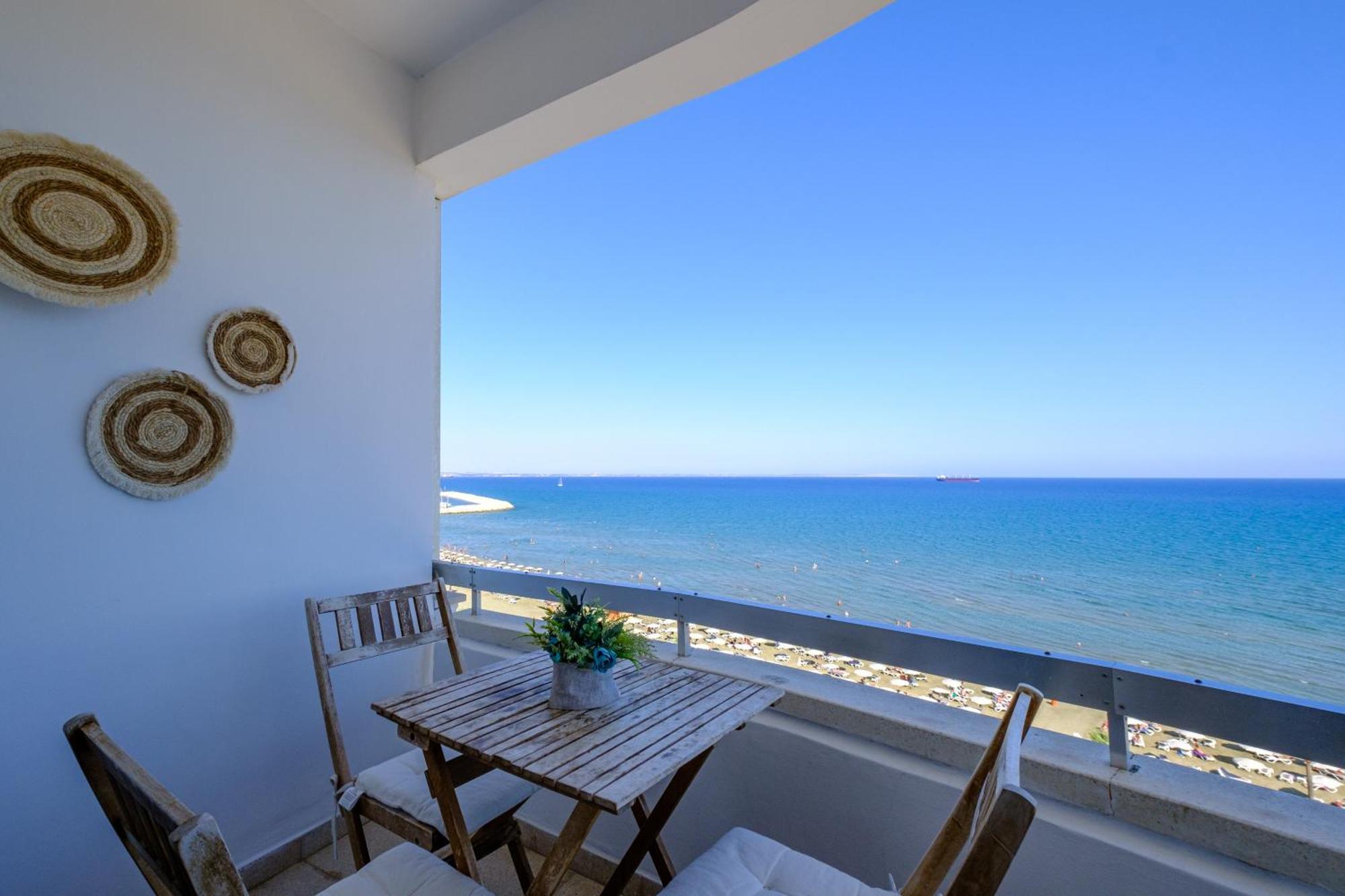 Lazuli Sea View Beachfront- Ap 61 Larnaca Dış mekan fotoğraf