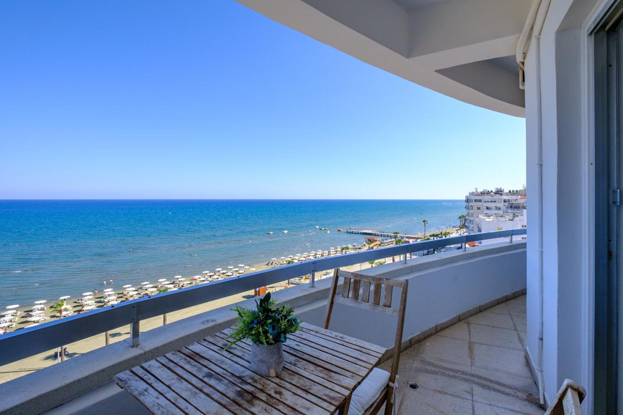Lazuli Sea View Beachfront- Ap 61 Larnaca Dış mekan fotoğraf
