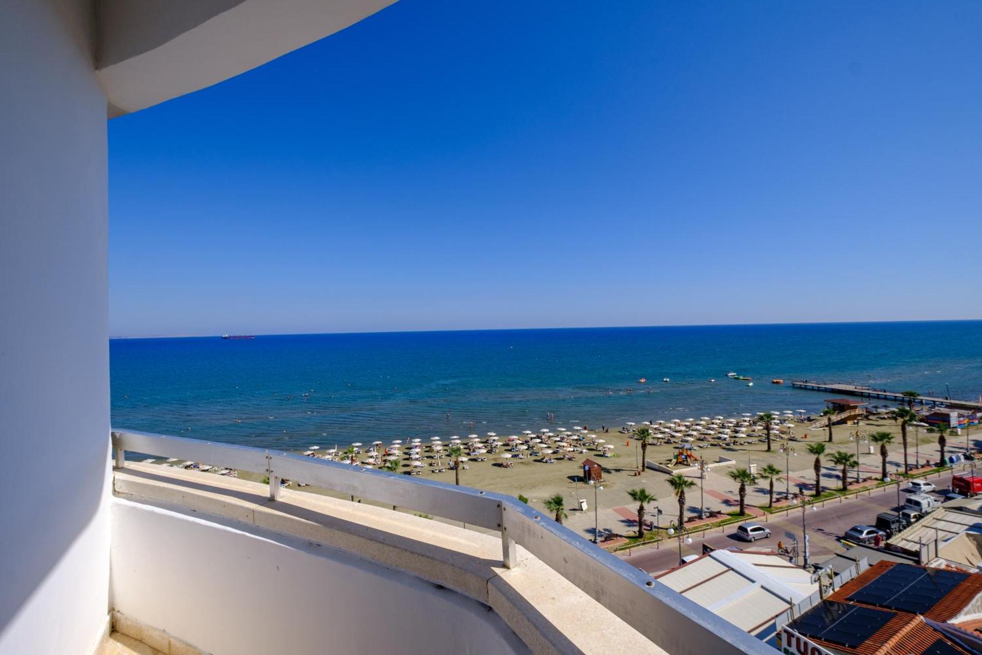 Lazuli Sea View Beachfront- Ap 61 Larnaca Dış mekan fotoğraf