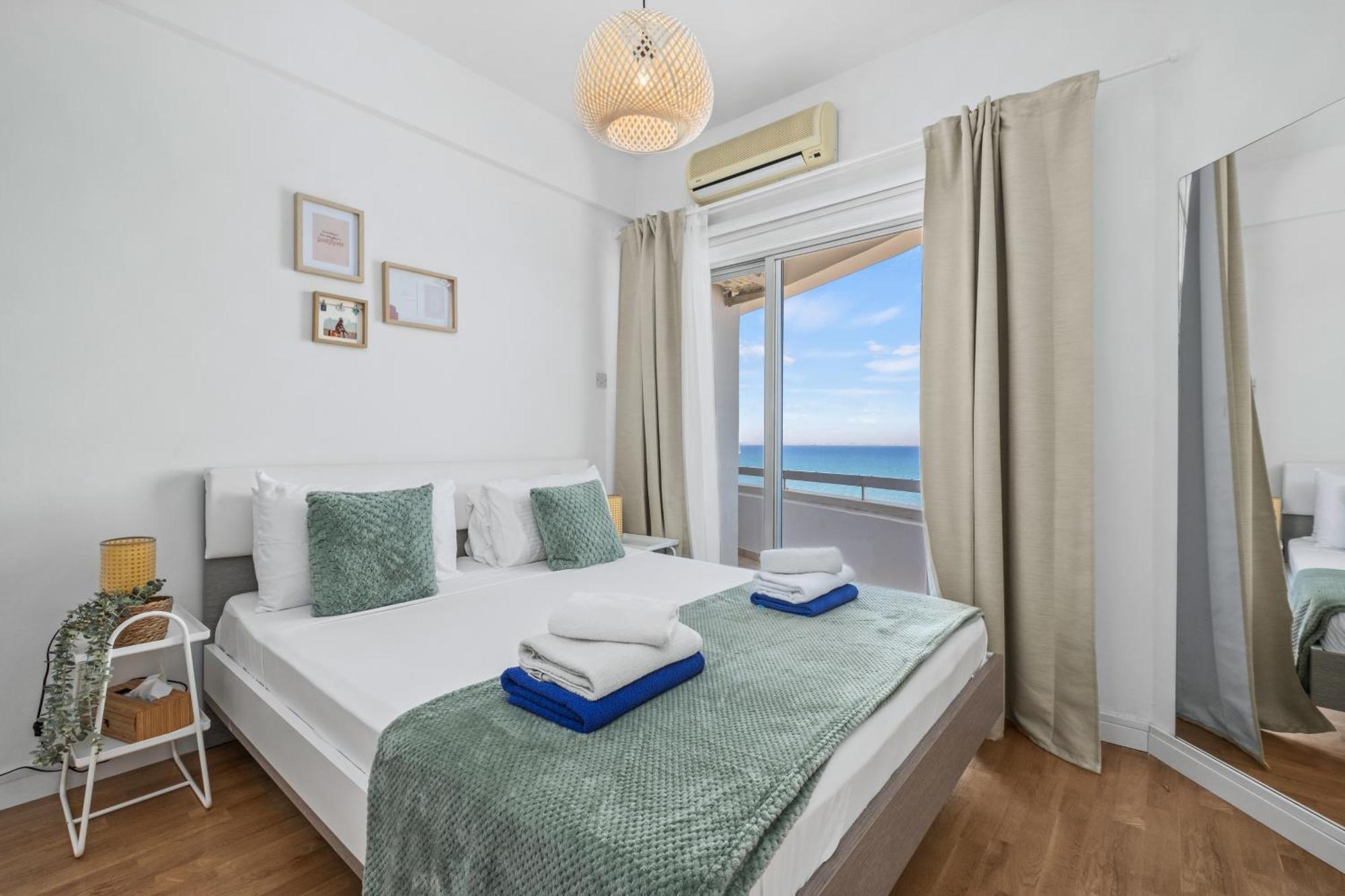 Lazuli Sea View Beachfront- Ap 61 Larnaca Dış mekan fotoğraf