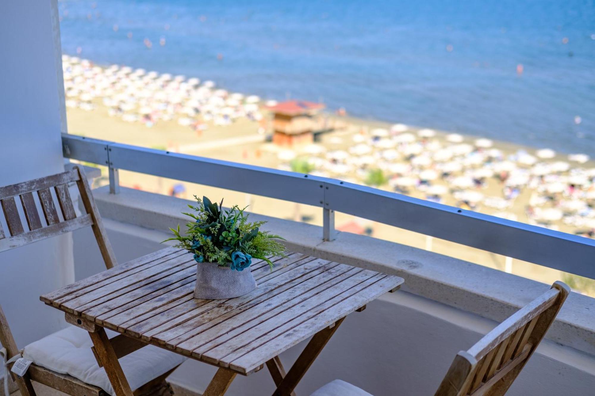 Lazuli Sea View Beachfront- Ap 61 Larnaca Dış mekan fotoğraf