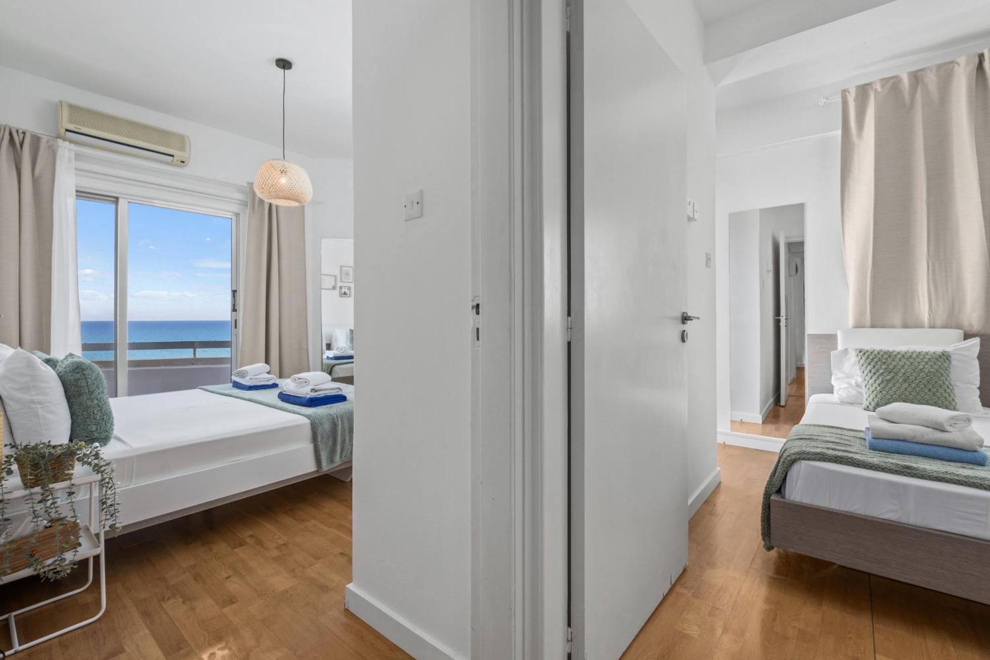 Lazuli Sea View Beachfront- Ap 61 Larnaca Dış mekan fotoğraf